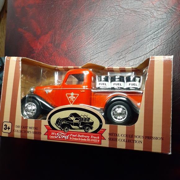 NIB Can Tire 1950's Die Cast Fuel Delivery Collectible Truck $12.50 🇨🇦 ships - Picture 7 of 16